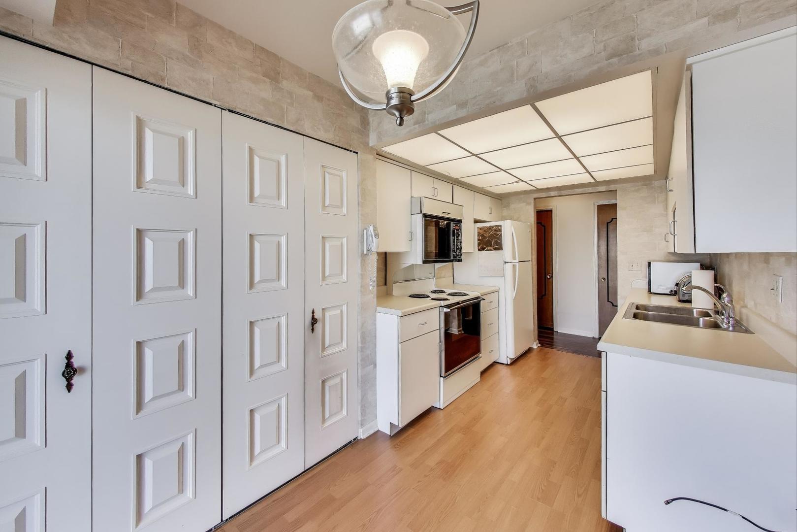 4840 Foster Street #304, Skokie, IL 60077