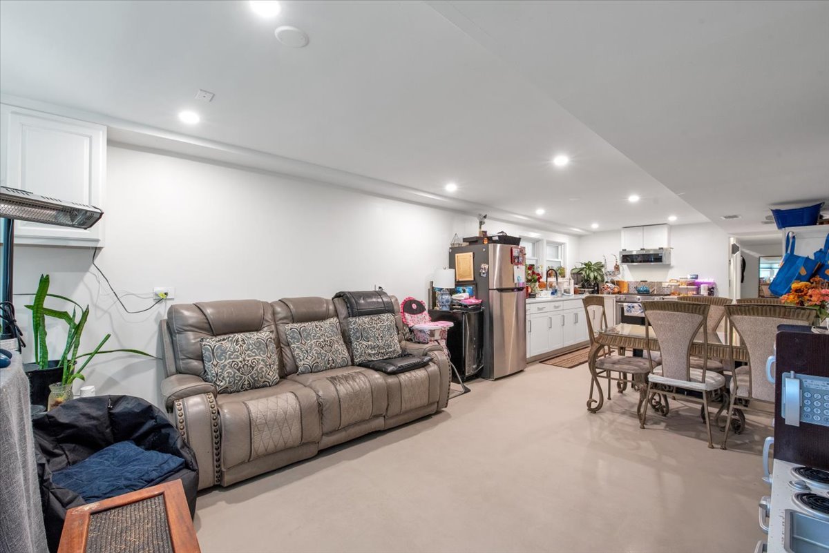 5243 S Kilbourn Avenue, Chicago, IL 60632