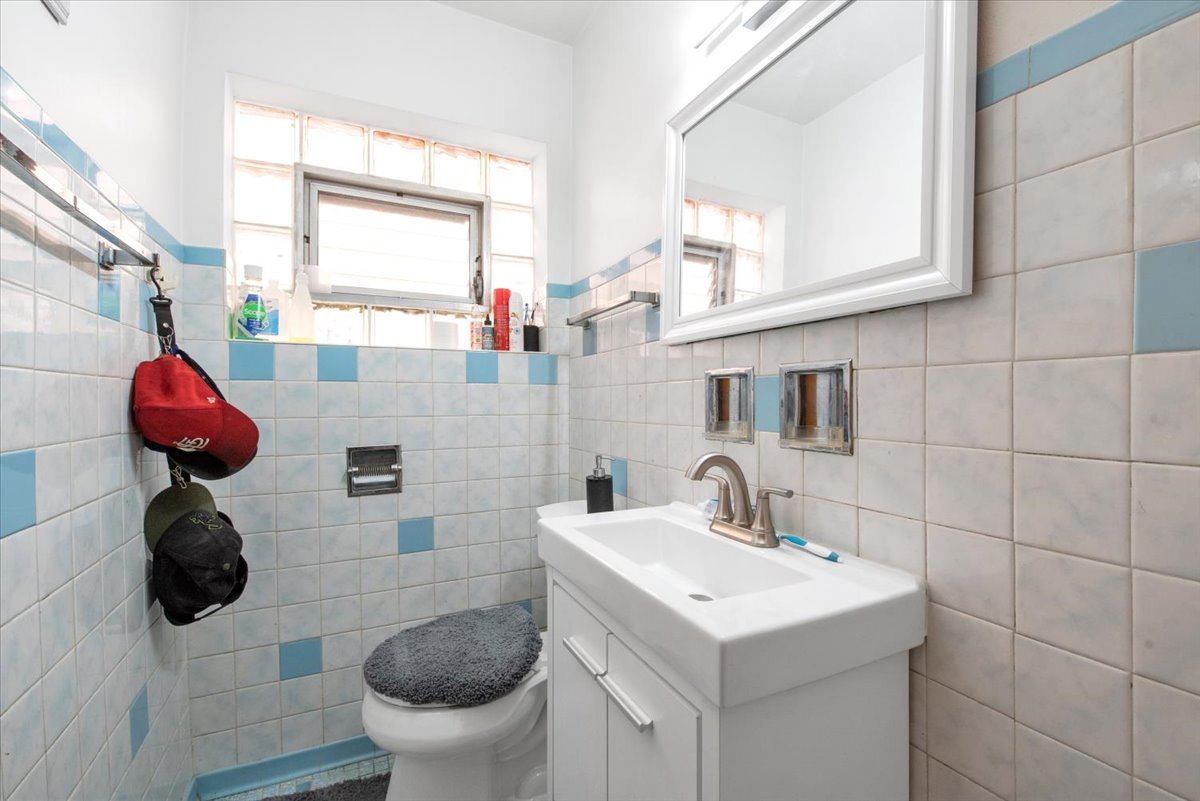 5243 S Kilbourn Avenue, Chicago, IL 60632