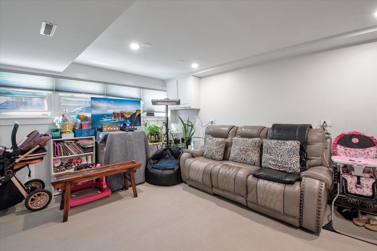 5243 S Kilbourn Avenue, Chicago, IL 60632