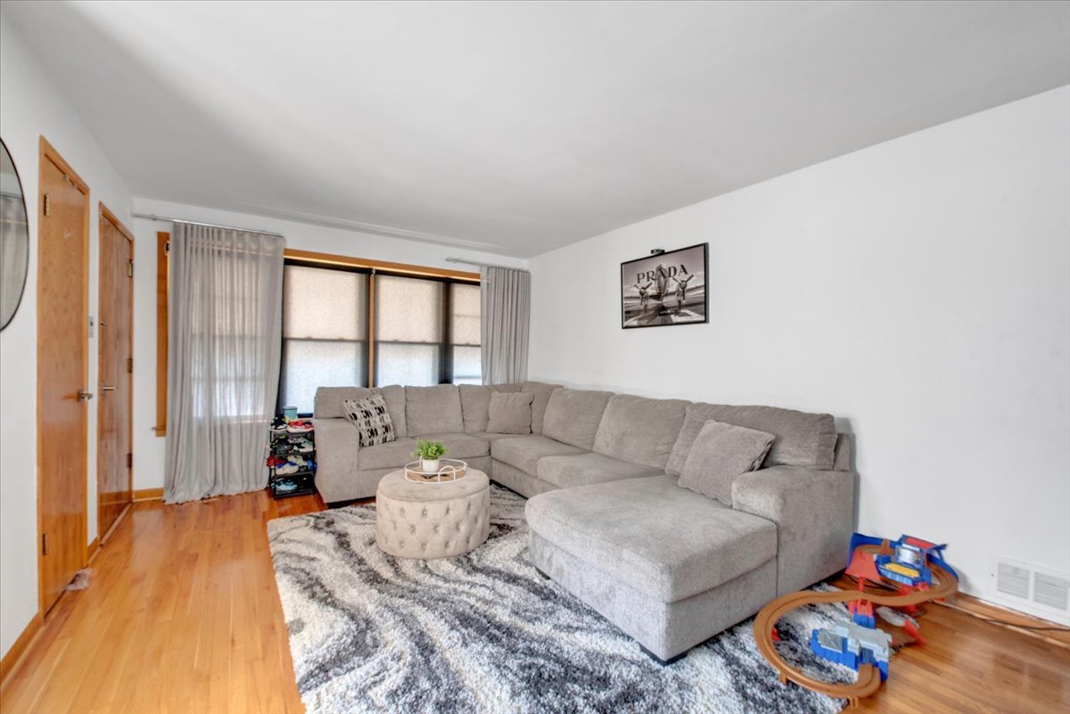 5243 S Kilbourn Avenue, Chicago, IL 60632