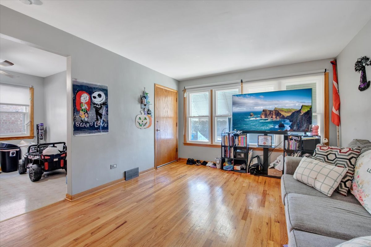 5243 S Kilbourn Avenue, Chicago, IL 60632