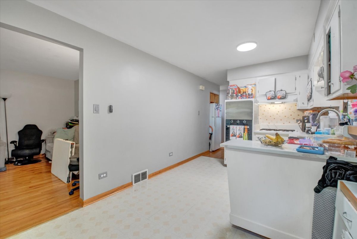 5243 S Kilbourn Avenue, Chicago, IL 60632