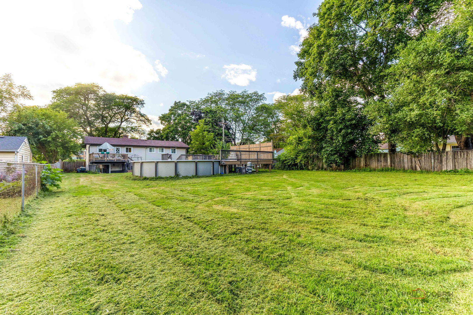 571 Nash Road, Crystal Lake, IL 60014