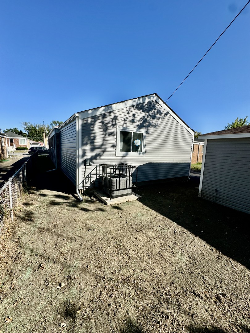 12816 S Racine Avenue, Calumet Park, IL 60827