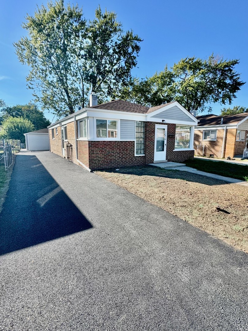 12816 S Racine Avenue, Calumet Park, IL 60827