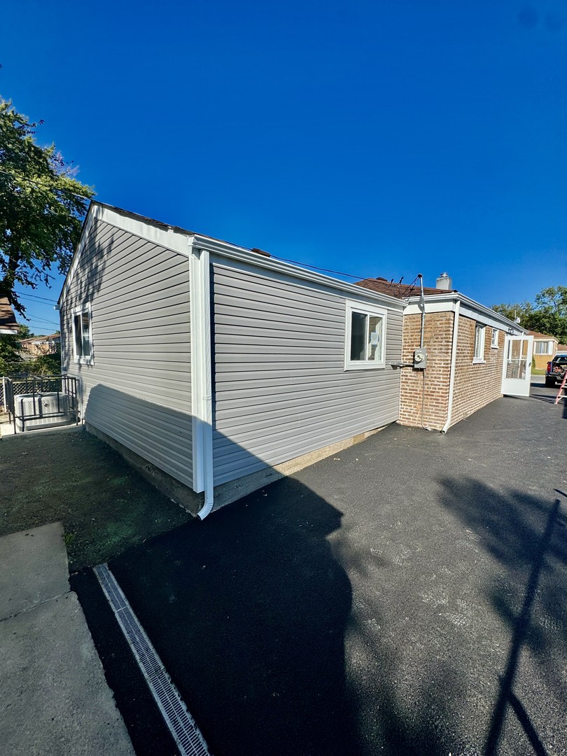 12816 S Racine Avenue, Calumet Park, IL 60827