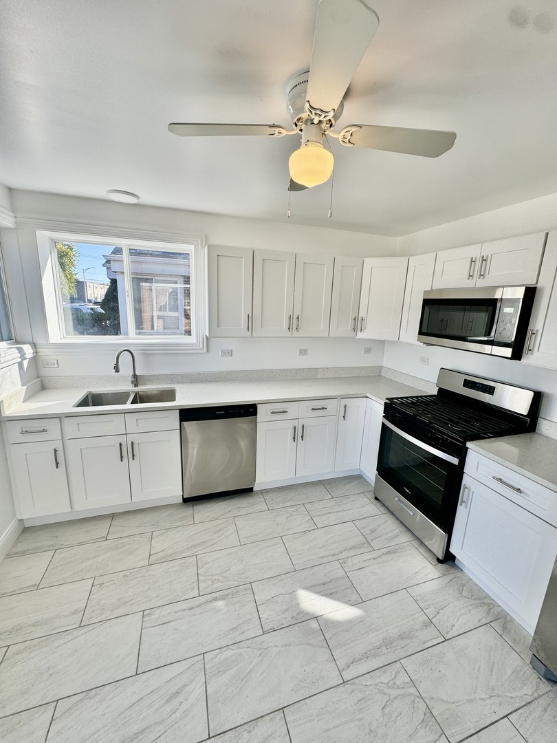 12816 S Racine Avenue, Calumet Park, IL 60827