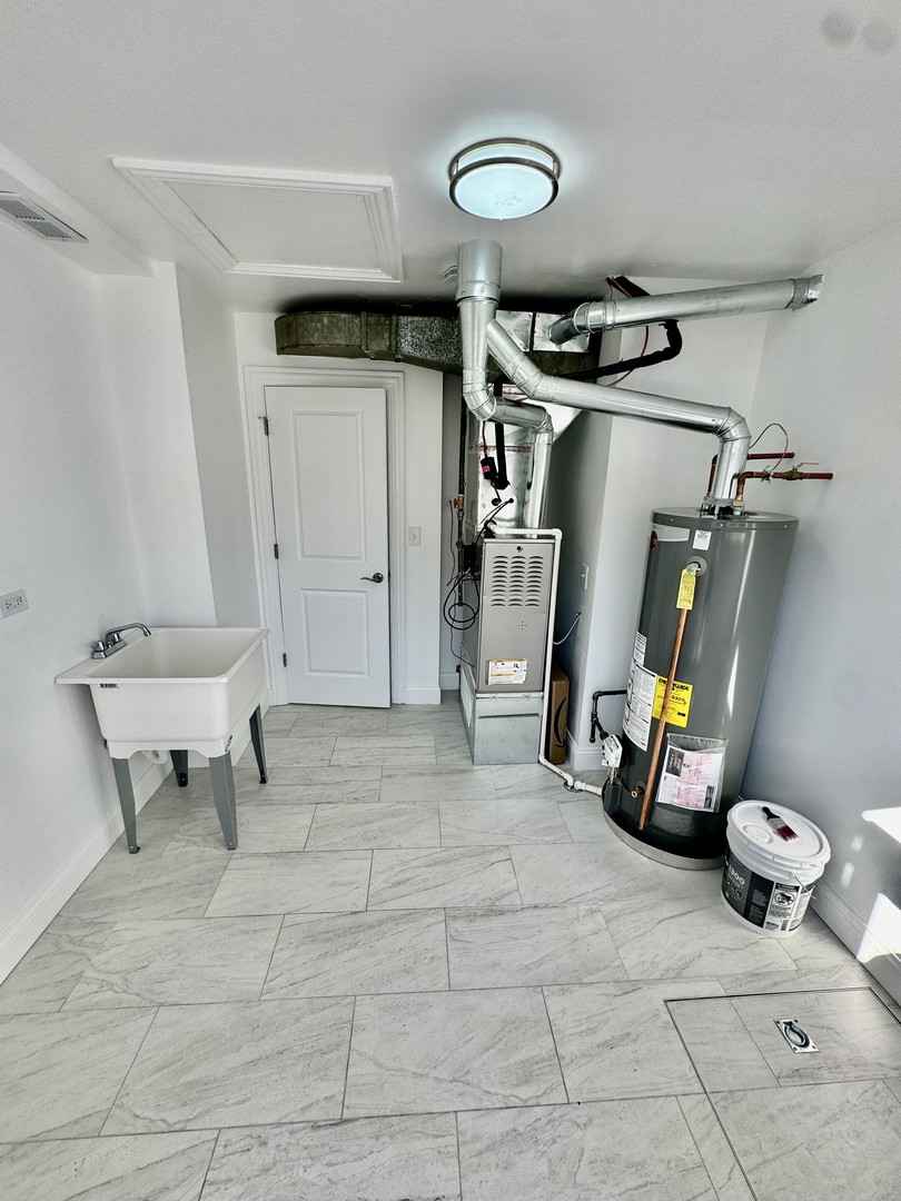 12816 S Racine Avenue, Calumet Park, IL 60827