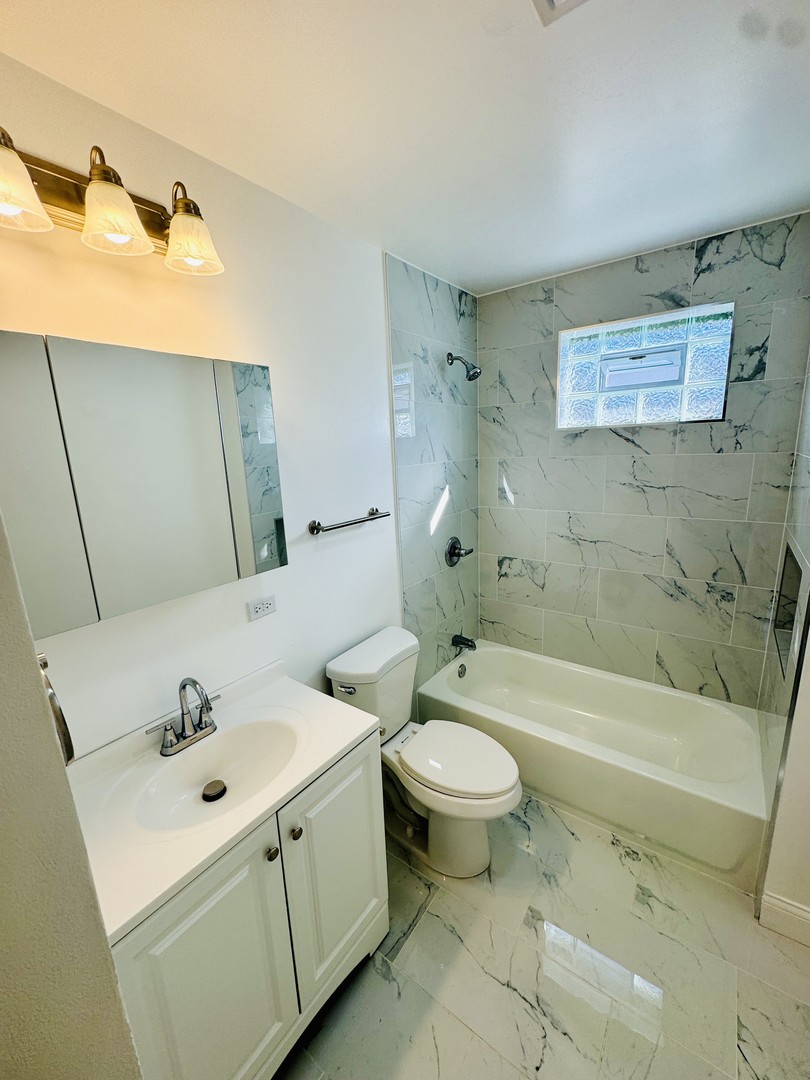 12816 S Racine Avenue, Calumet Park, IL 60827