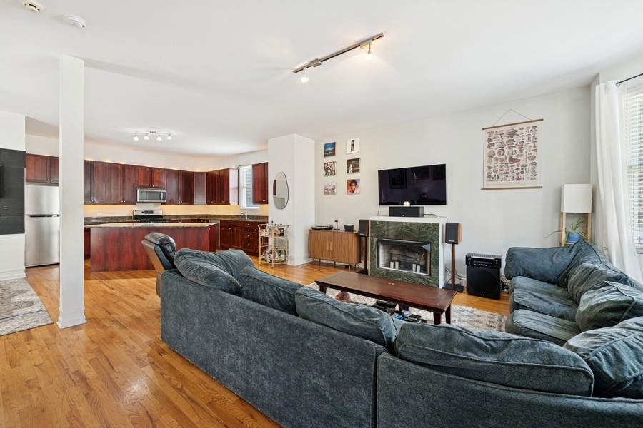 3219 N Halsted Street #C, Chicago, IL 60657