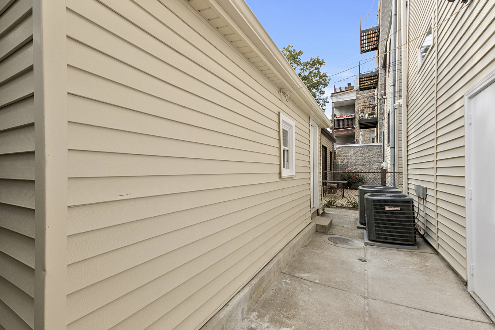 1809 W Armitage Avenue, Chicago, IL 60622