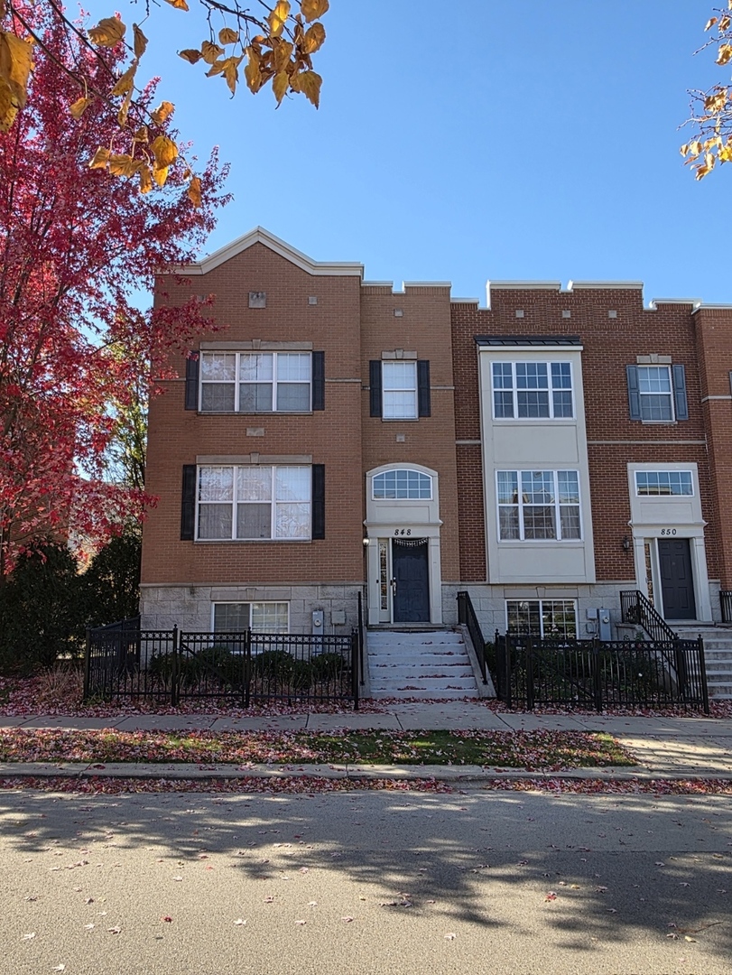 848 STATION Boulevard, Aurora, IL 60504