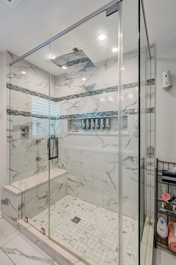 7702 W 66th Street, Bedford Park, IL 60501