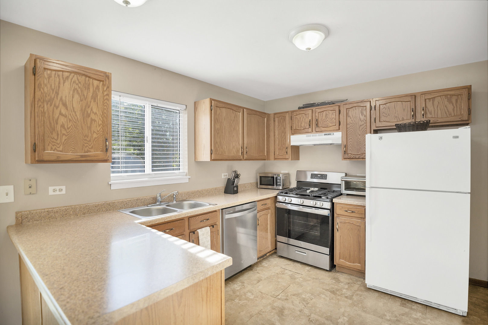 769 White Pine Circle, Lake In The Hills, IL 60156