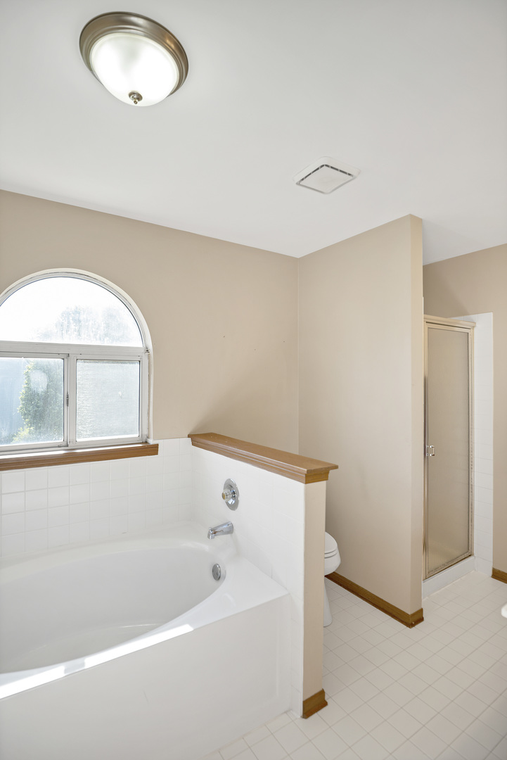 769 White Pine Circle, Lake In The Hills, IL 60156