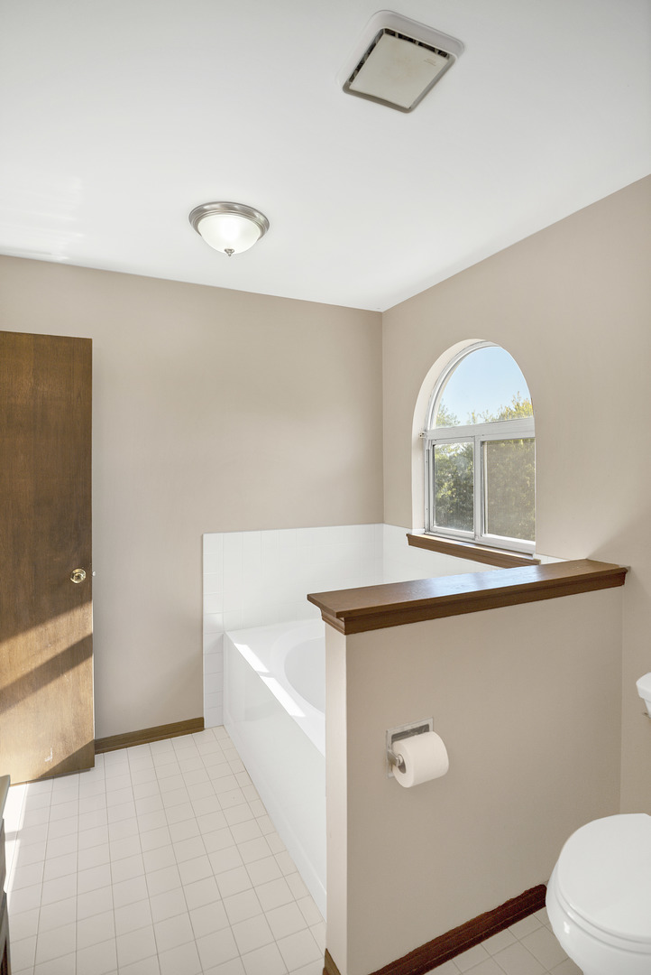 769 White Pine Circle, Lake In The Hills, IL 60156