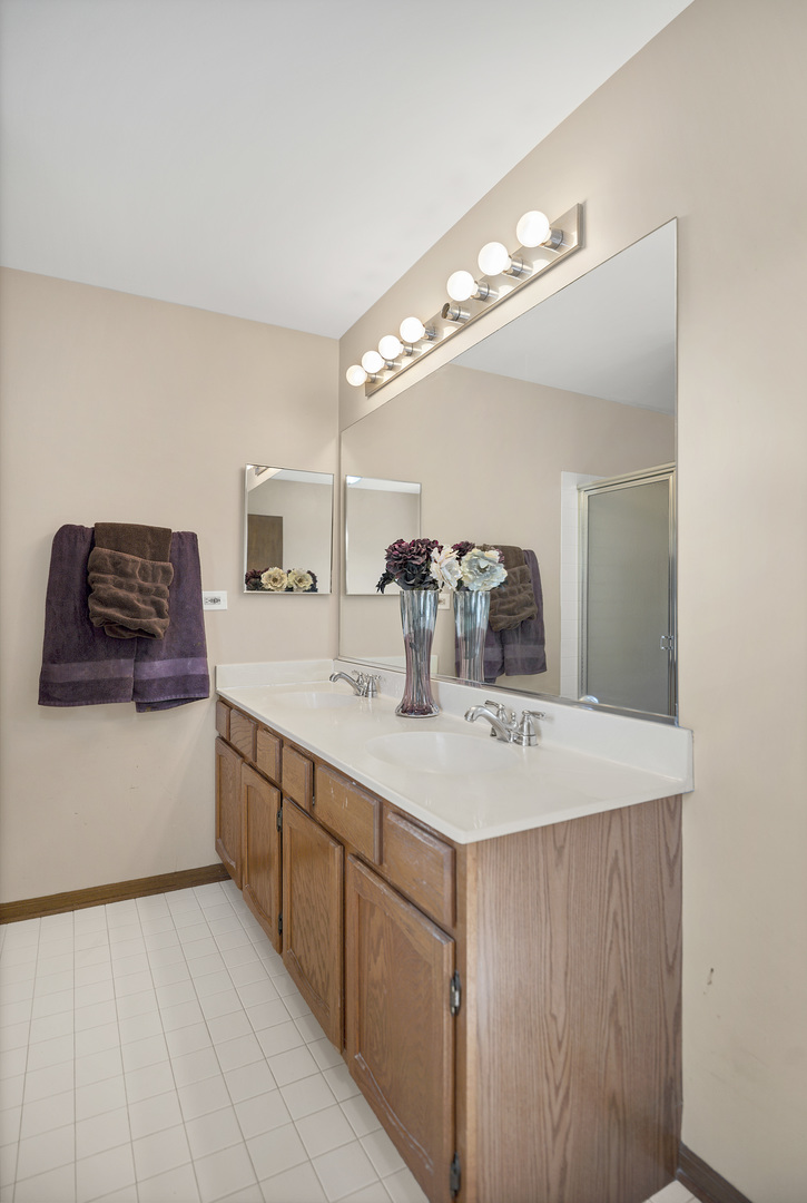 769 White Pine Circle, Lake In The Hills, IL 60156