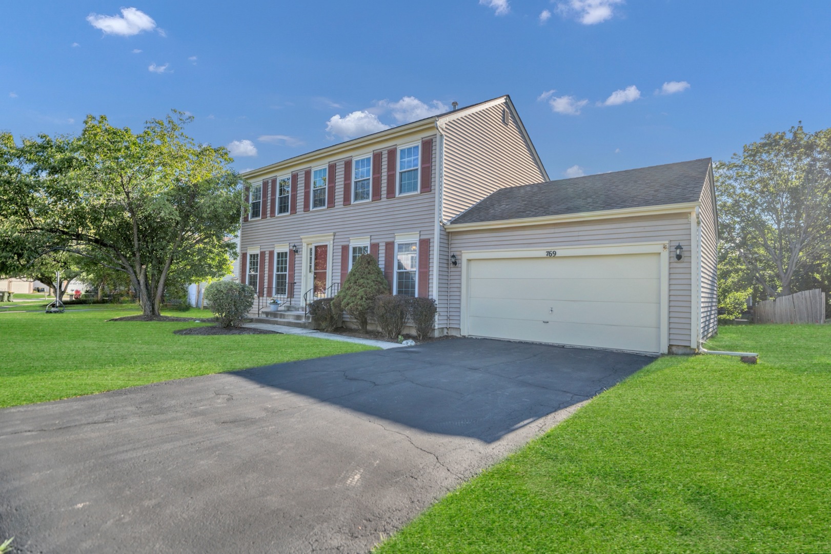 769 White Pine Circle, Lake In The Hills, IL 60156