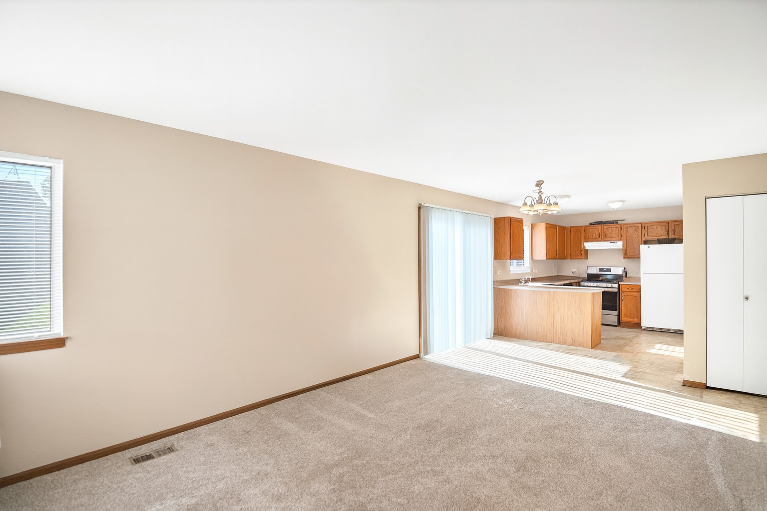 769 White Pine Circle, Lake In The Hills, IL 60156