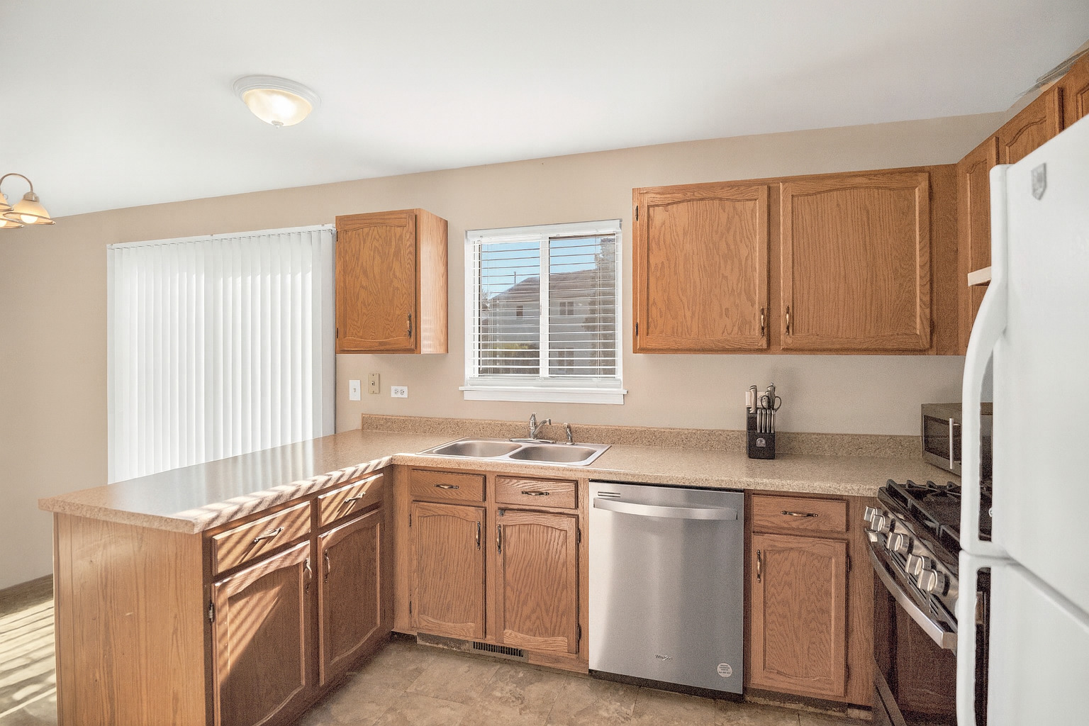 769 White Pine Circle, Lake In The Hills, IL 60156