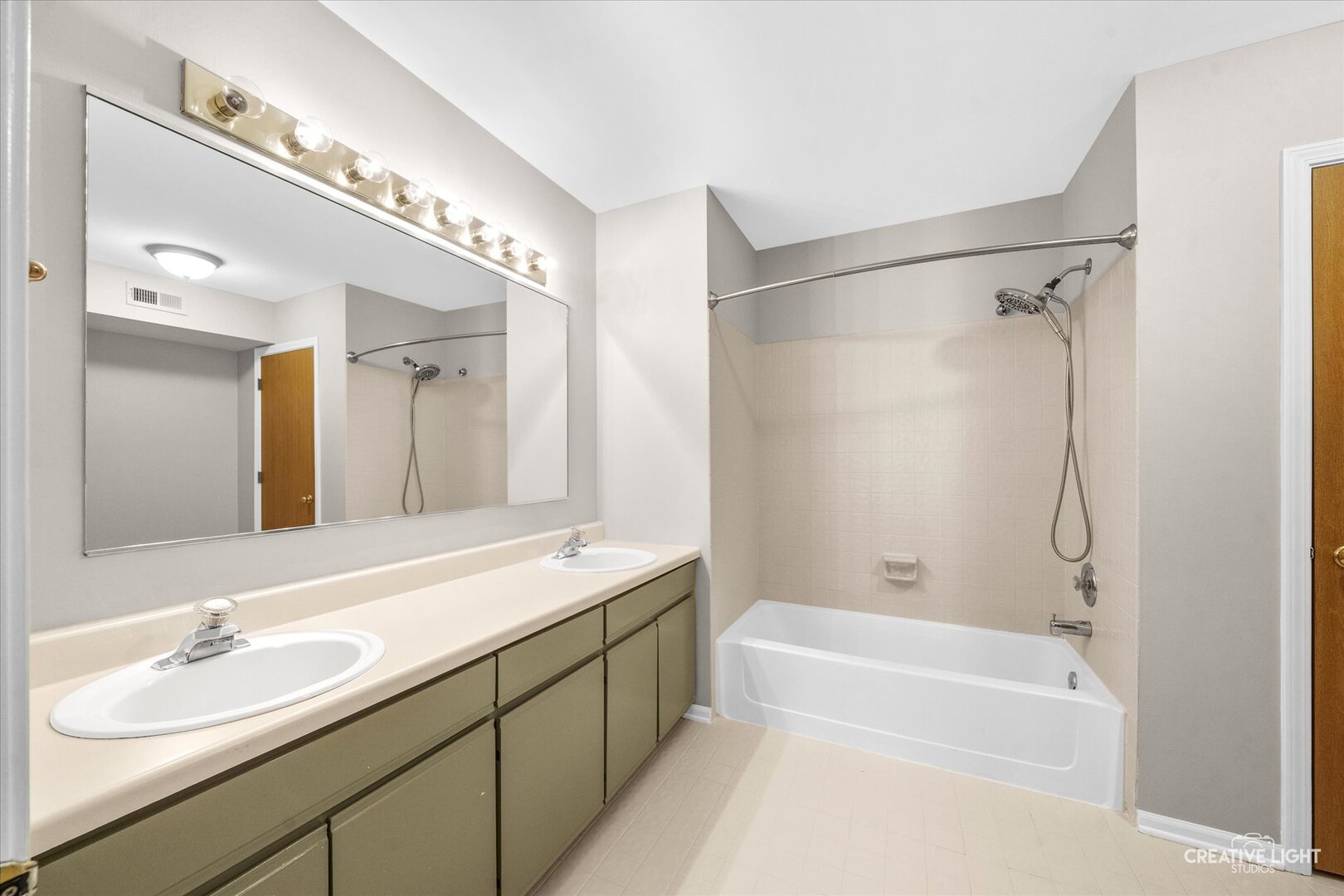 868 Quin Court #201, Naperville, IL 60563