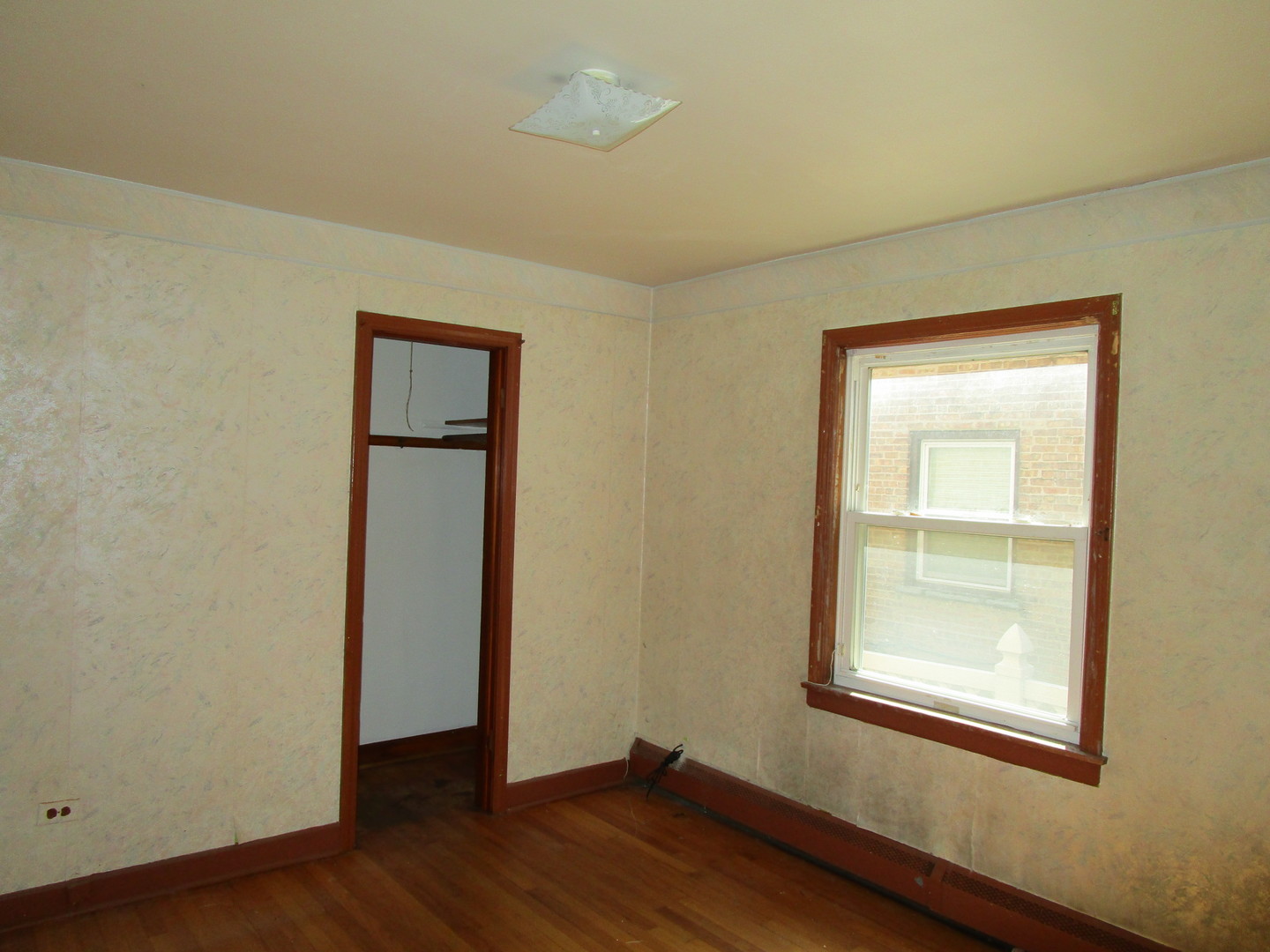 942 Bellwood Avenue, Bellwood, IL 60104