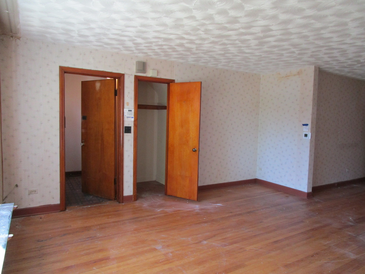 942 Bellwood Avenue, Bellwood, IL 60104