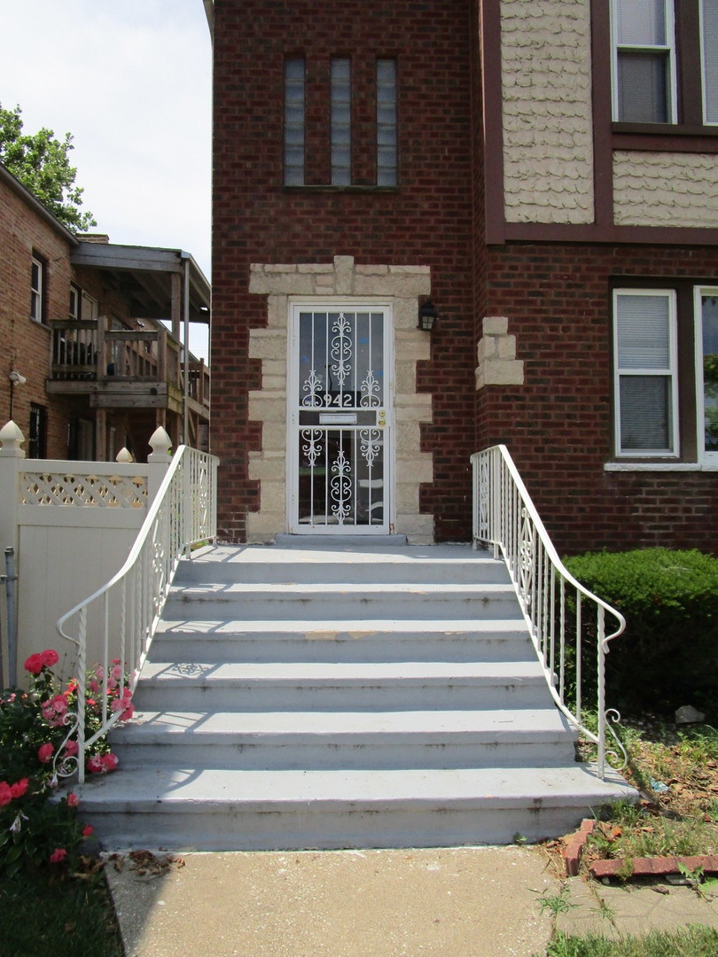 942 Bellwood Avenue, Bellwood, IL 60104