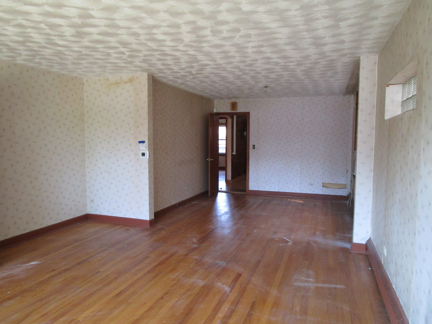 942 Bellwood Avenue, Bellwood, IL 60104