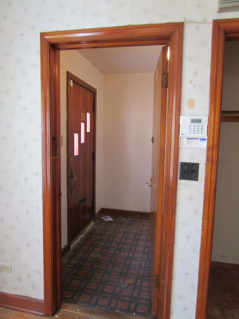 942 Bellwood Avenue, Bellwood, IL 60104