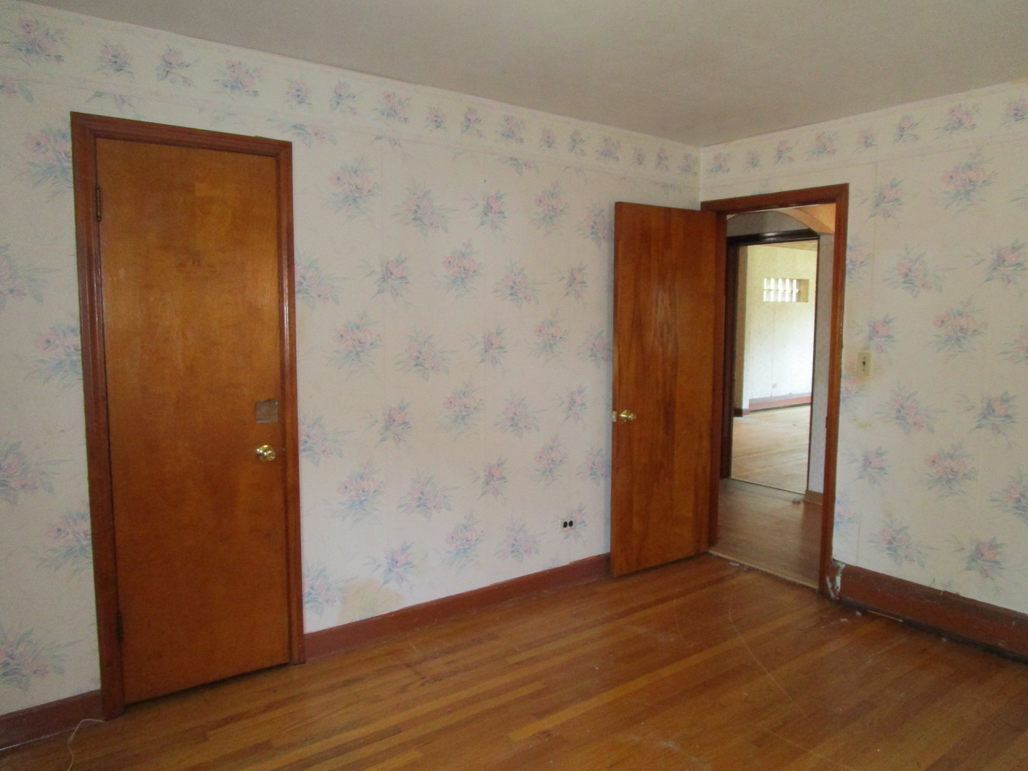 942 Bellwood Avenue, Bellwood, IL 60104