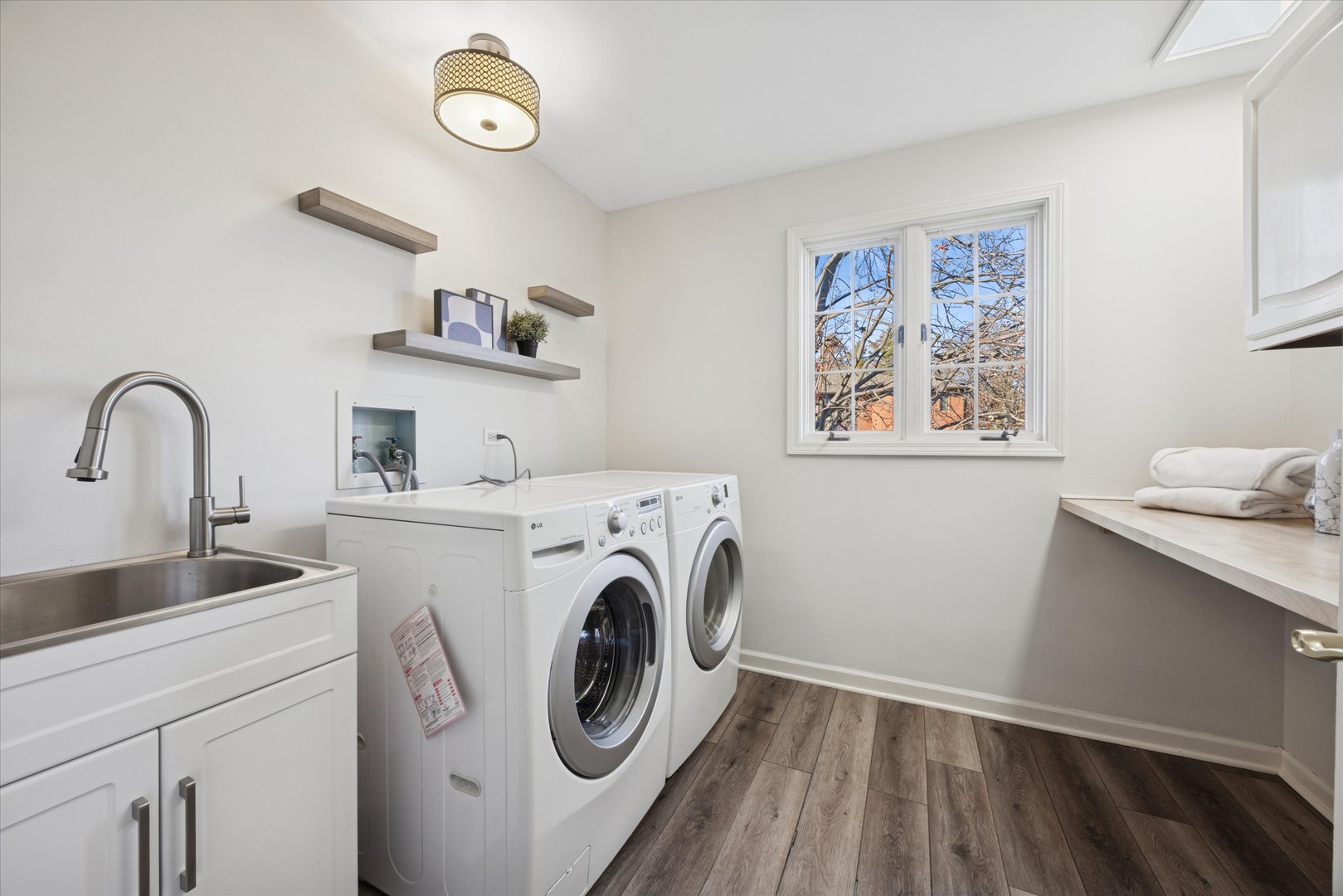 Burr Ridge, IL 60527