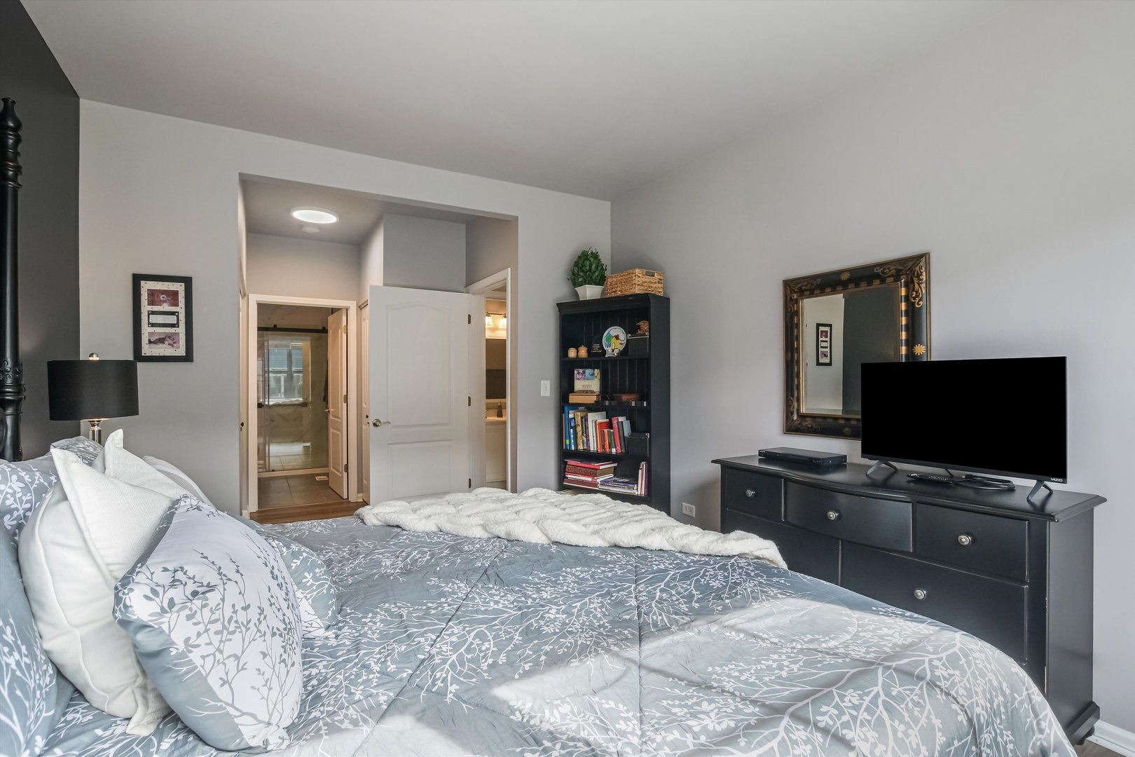 2562 GOLF RIDGE Circle #2562, Naperville, IL 60563