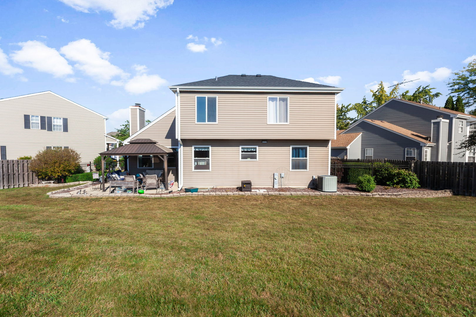 9 Arthur Court, Streamwood, IL 60107