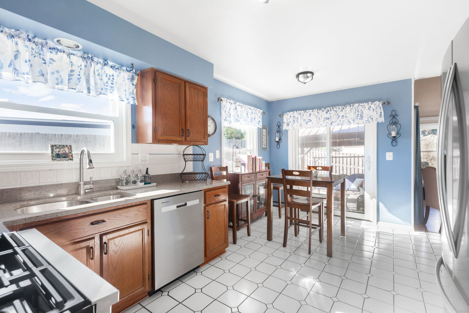 9 Arthur Court, Streamwood, IL 60107