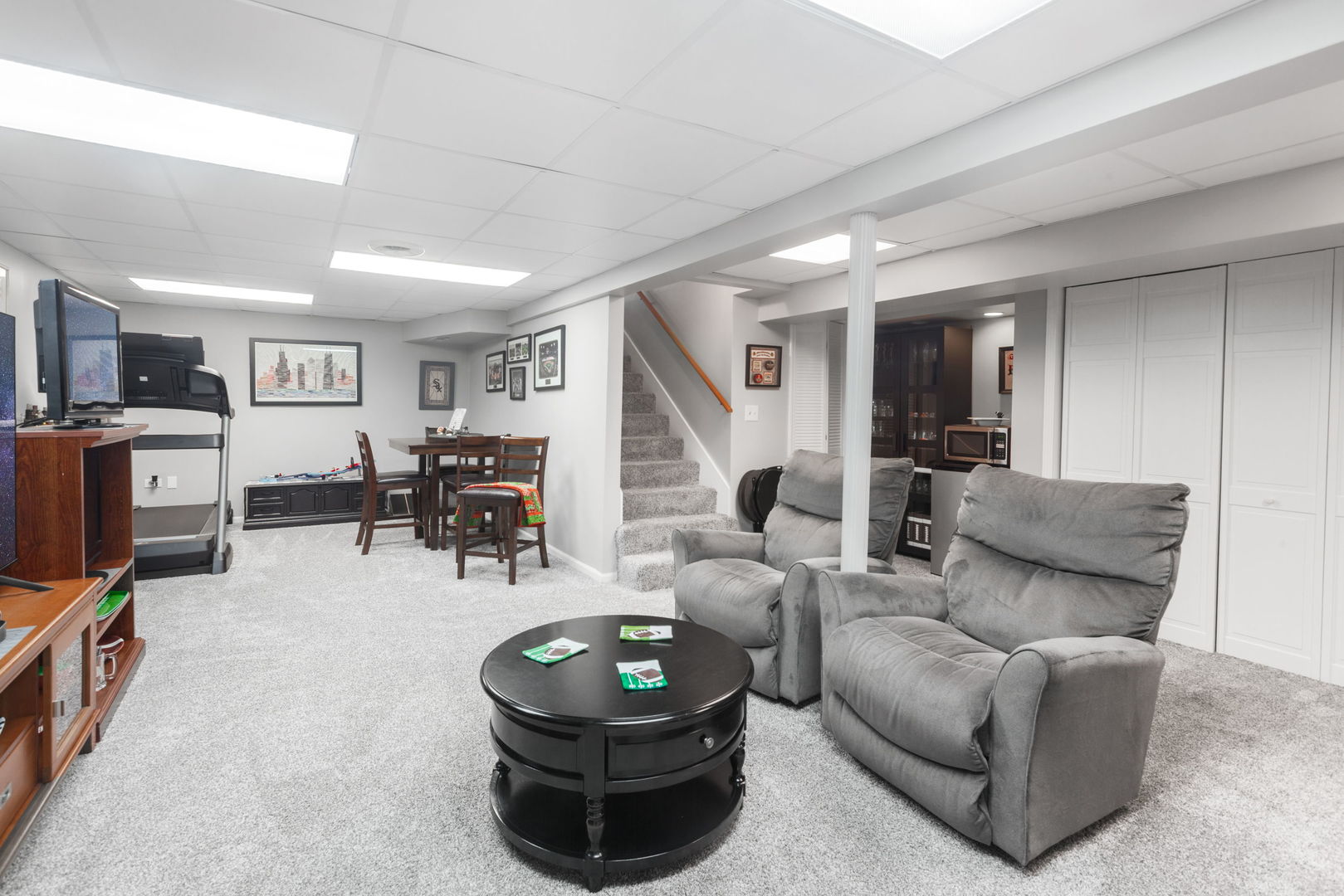 9 Arthur Court, Streamwood, IL 60107