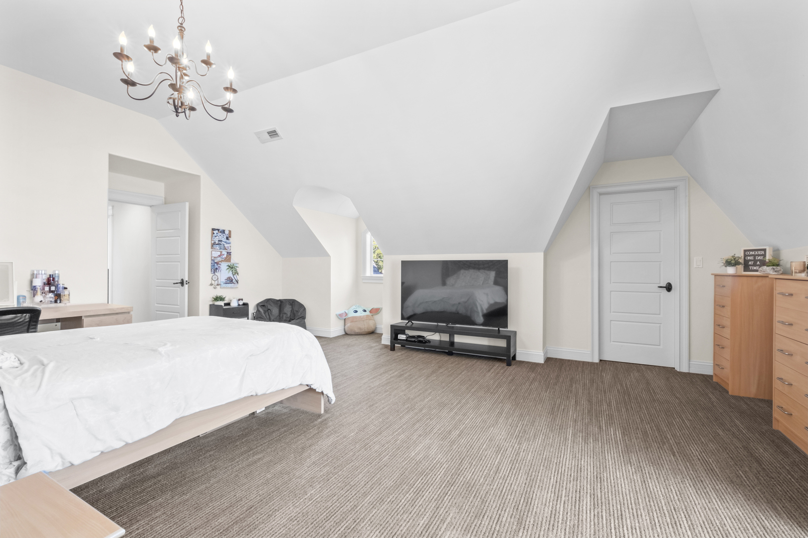 17W033 87th Street, Willowbrook, IL 60527