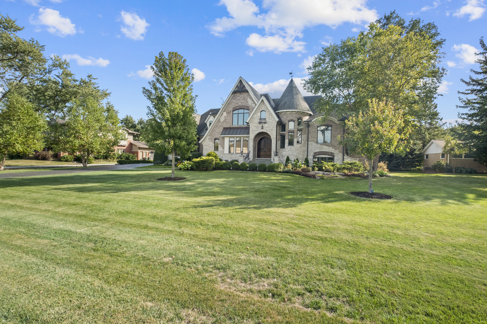 17W033 87th Street, Willowbrook, IL 60527