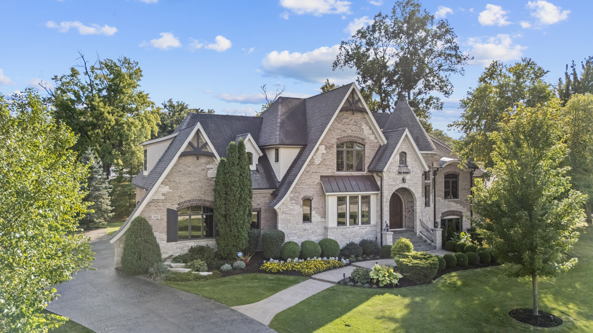 17W033 87th Street, Willowbrook, IL 60527