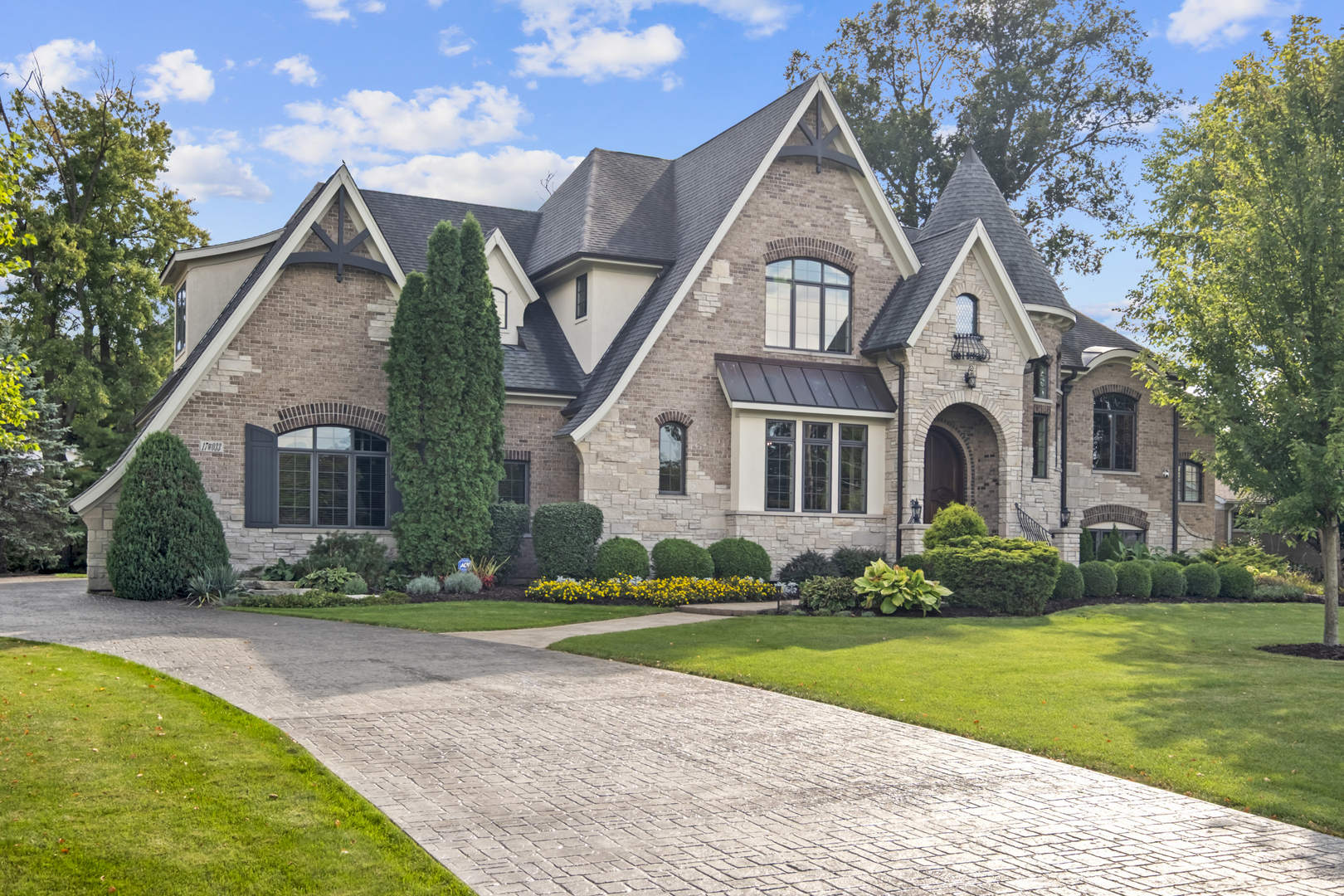 17W033 87th Street, Willowbrook, IL 60527