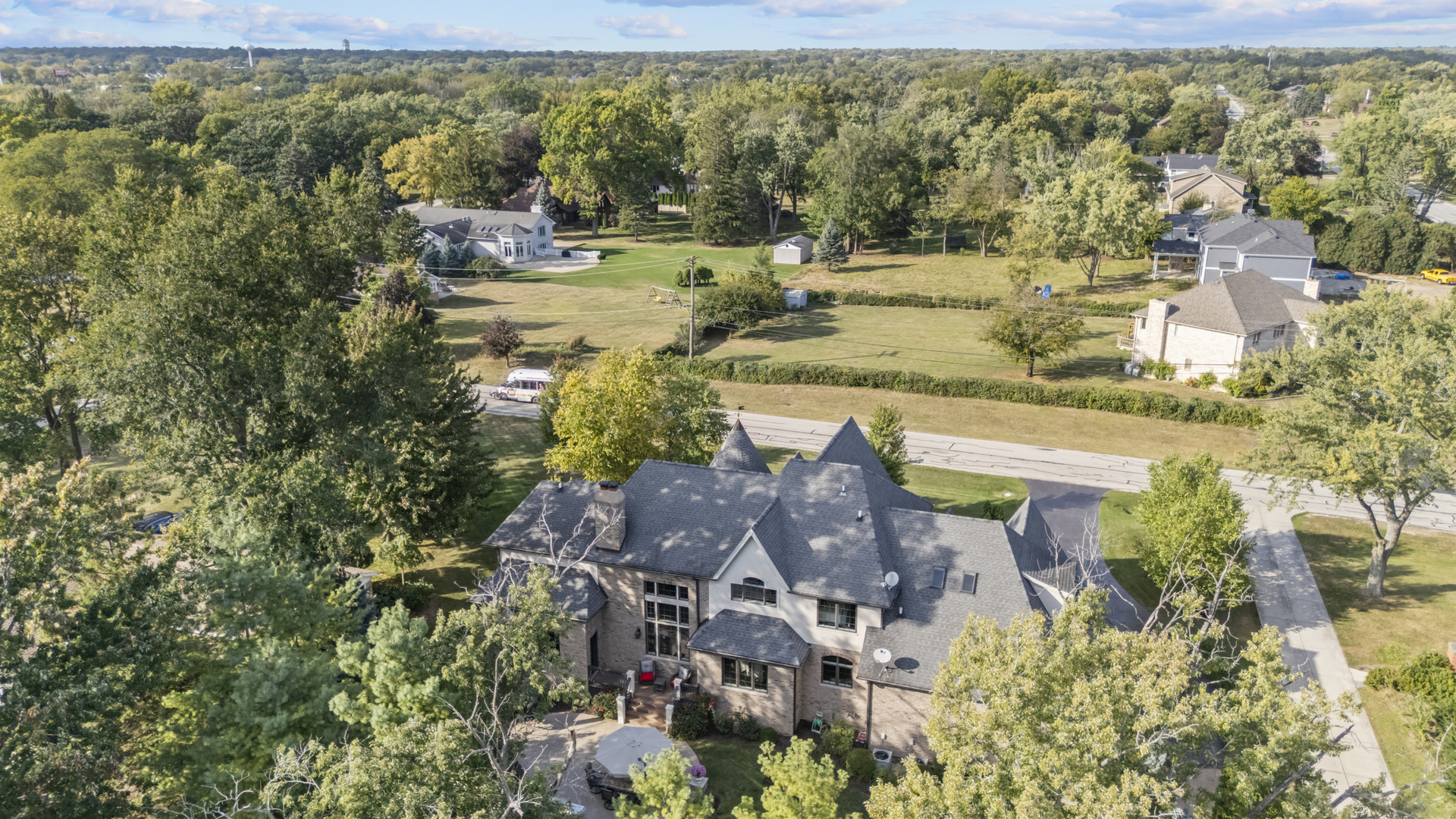 17W033 87th Street, Willowbrook, IL 60527