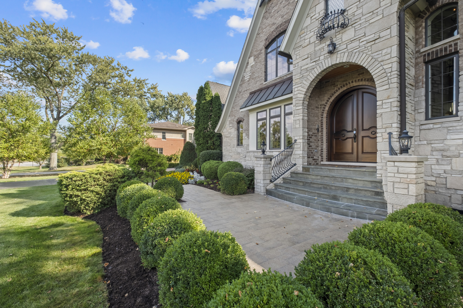 17W033 87th Street, Willowbrook, IL 60527