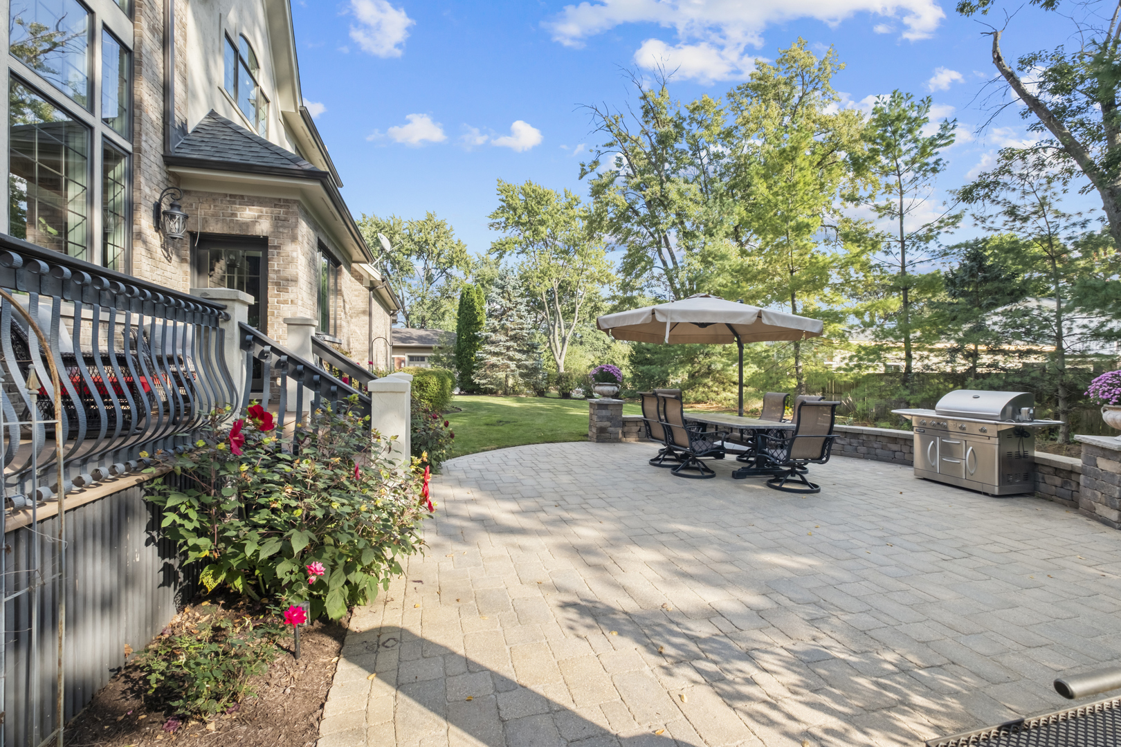 17W033 87th Street, Willowbrook, IL 60527