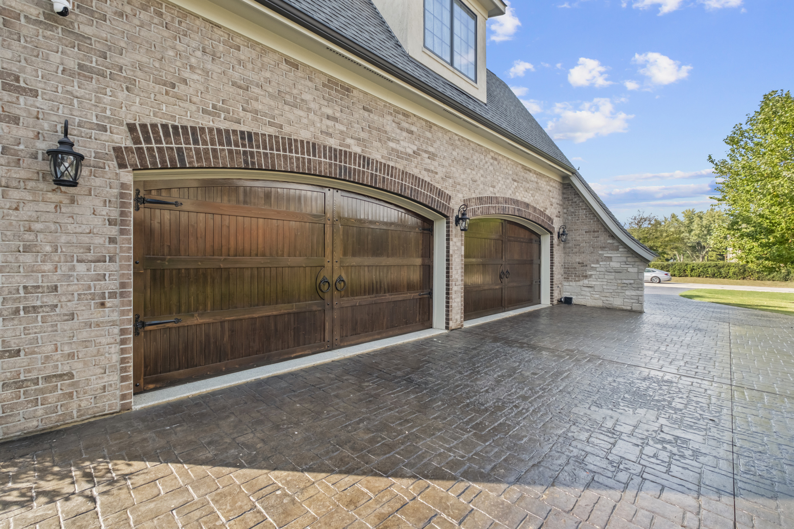 17W033 87th Street, Willowbrook, IL 60527