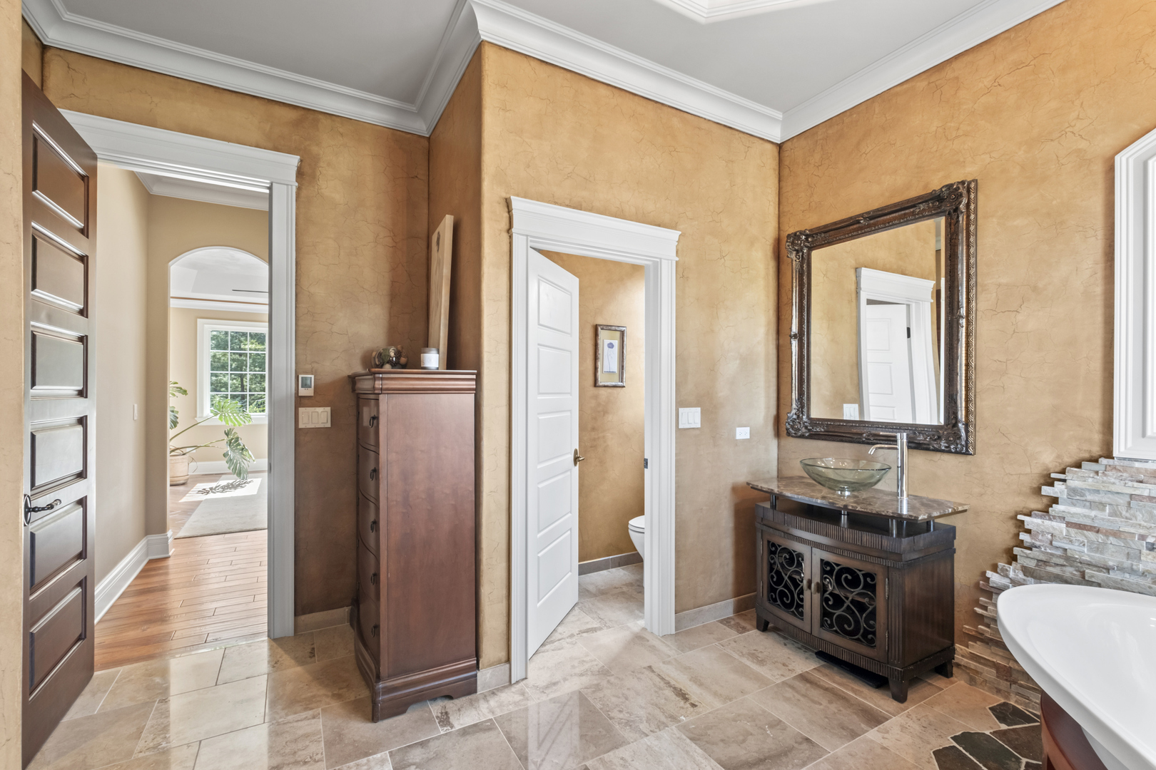 17W033 87th Street, Willowbrook, IL 60527