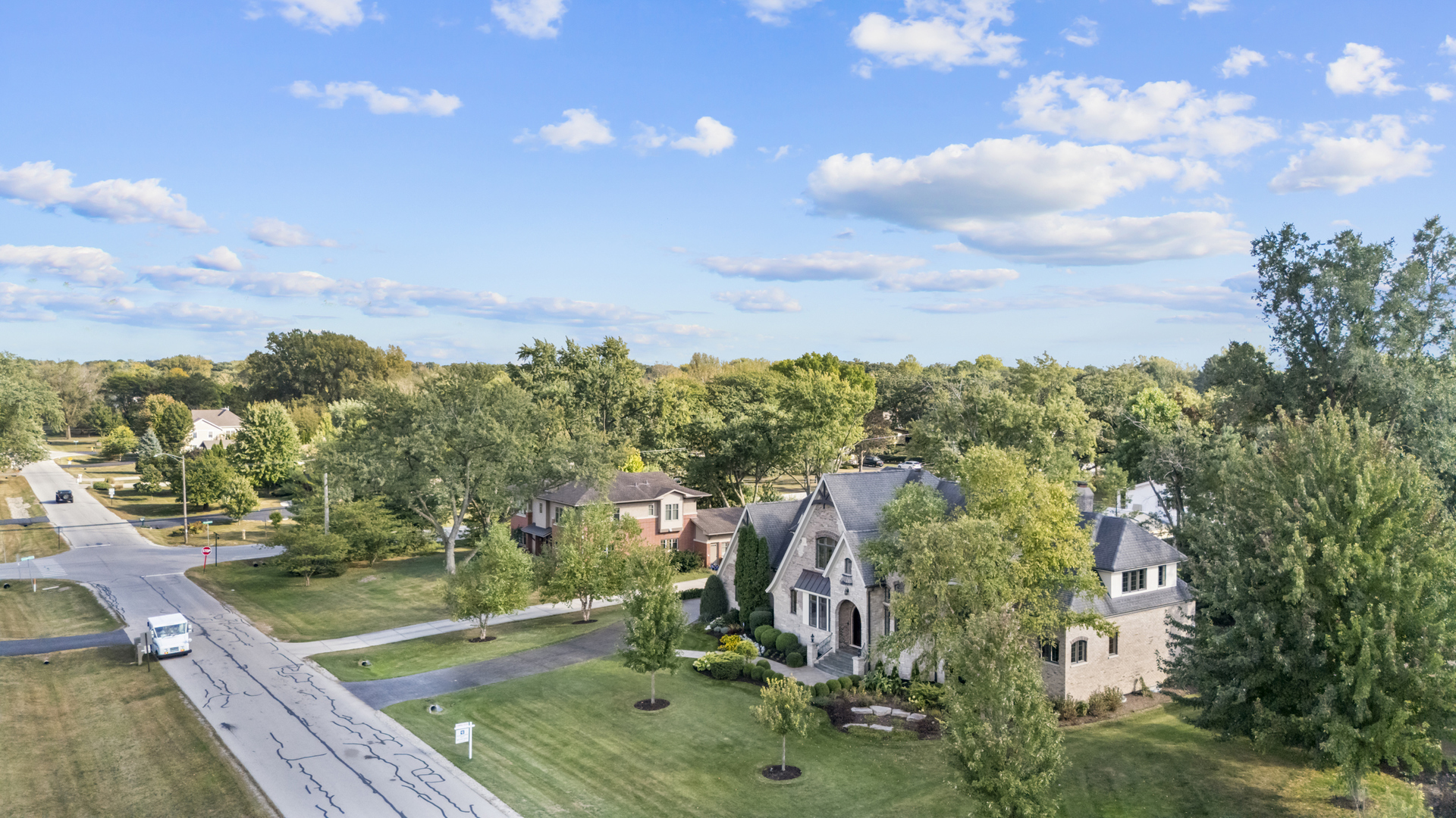 17W033 87th Street, Willowbrook, IL 60527