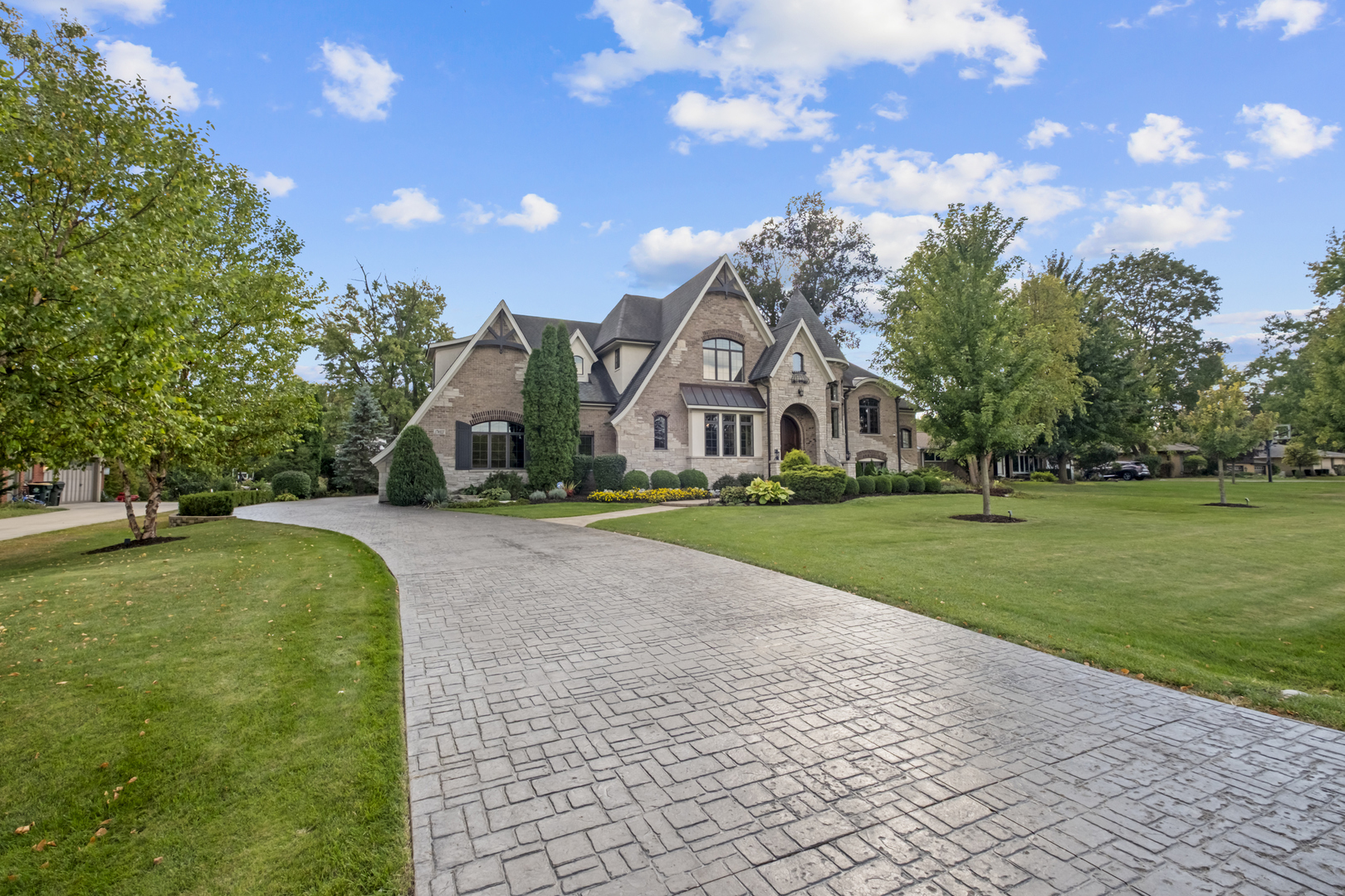 17W033 87th Street, Willowbrook, IL 60527
