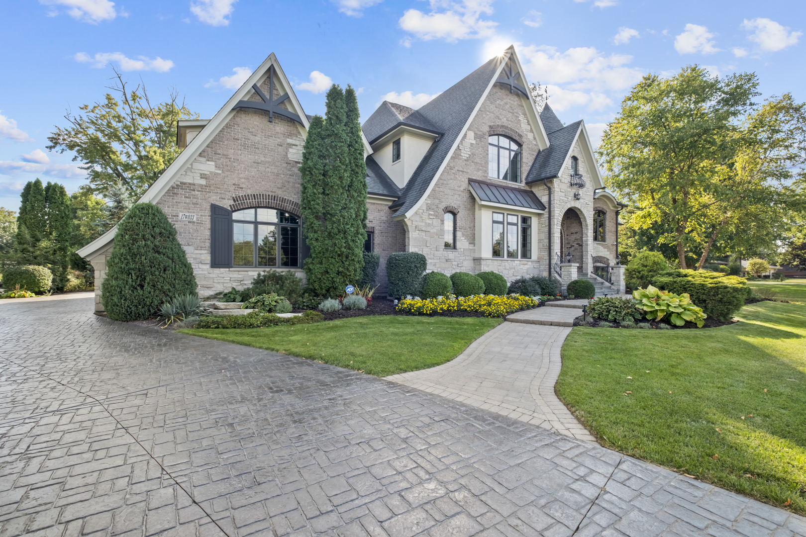17W033 87th Street, Willowbrook, IL 60527