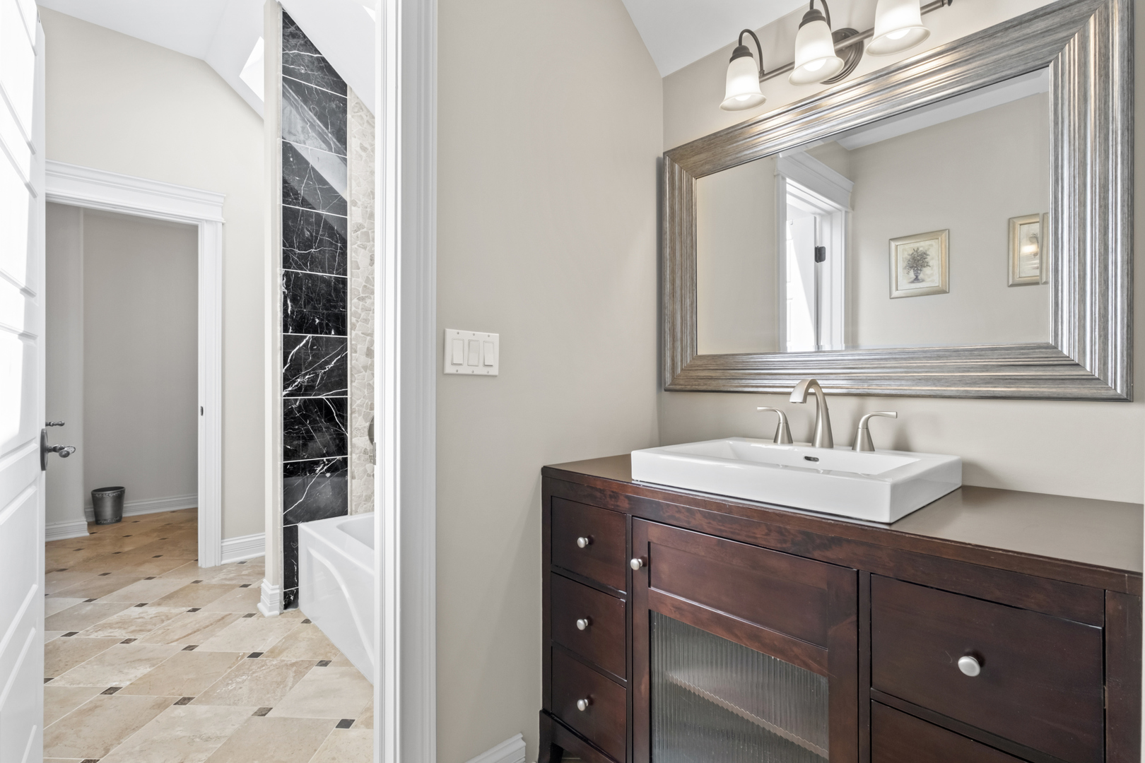 17W033 87th Street, Willowbrook, IL 60527